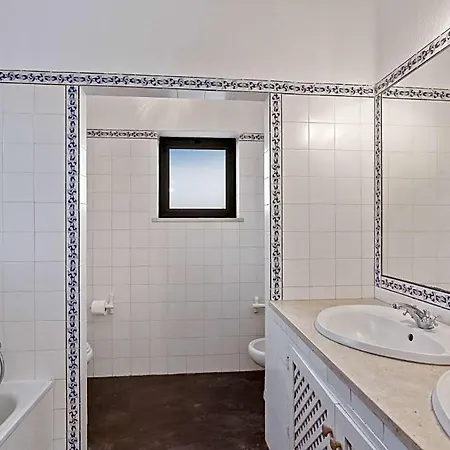 Sleeps 8 With Pool Air Con And Wifi Vilamoura