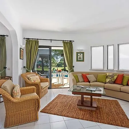 Sleeps 8 With Pool Air Con And Wifi فيلامورا