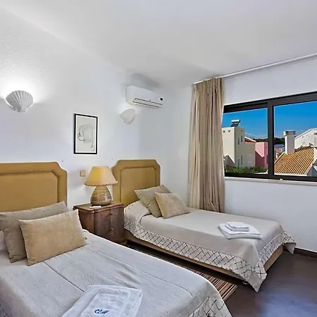 Sleeps 8 With Pool Air Con And Wifi فيلة *