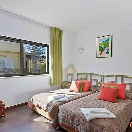 Sleeps 8 With Pool Air Con And Wifi فيلة *