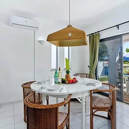 Sleeps 8 With Pool Air Con And Wifi فيلامورا